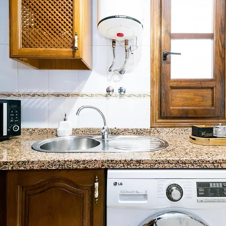 La Albaizinia Daire *